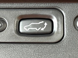 【パワーバックドア】スマートキーや運転席のボタンを押すだけでリアゲートが自動で開閉します!荷物を持っている時や、高い位置にあるバックドアを閉める際に便利な機能です♪