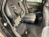 後席をはね上げれば、「もうひとつの荷室」が生まれます。
