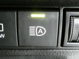 【オートマチックハイビームヘッドライト】ハイビーム走行時に対向車や前走車をカメラで認識して自動的にライトの上向き・下向きにする機能が装備されています。※道路環境などによっては作動しない場合があります。