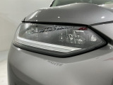 LEDヘッドライトは、点灯の瞬間から最大光量を発揮し、突然暗くなるトンネルなどでの安定感を高めます。
