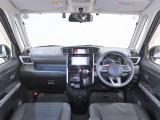 広々とした車内のインパネです。視界がとっても開けていて運転しやすいですよ!