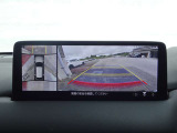 【360&deg;ビュー・モニター】前後左右4つのカメラ映像をさまざまな走行状況に応じて切り替えてセンターディスプレイに表示することで、駐車時や狭い道でのすれ違い時、見通しの悪い交差点進入時でも安心感を高めます。