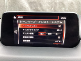ハンドル操作をアシストすることにより車線からの逸脱回避を支援します。