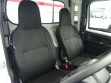 ■車内クリーニング■専門スタッフが見えないところまで徹底洗浄!車内のニオイもリフレッシュ!目に見えないところまで美しくがモットーです。だから、当店の中古車は内装にも自信があります!