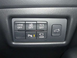【パーキングセンサー】障害物などが車両に近づいた際に、音と画面表示にてお知らせしてくれます。警告音も段階的に鳴ってくれるので、どのくらいの近さなのか感覚的に察知することが出来ます♪