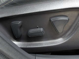 運転席はパワーシートなのでお好みのドライビングポジションに調整可能です♪