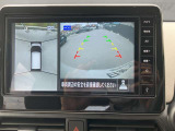 アラウンドビューモニターは4方向のカメラで真上から車を見たようにモニターで確認ができる日産の自慢の装備です。前後センサーにより移動物検知、障害物検知をして画面に表示。是非実際の車で体感してみてください