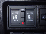 運転席からもスライドドアを楽々操作でスピーディーに!またスマートキーでも開閉できるので便利です。