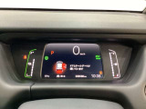 オーディオのチャンネル変更やボリュームなどの操作スイッチの他にレフトセレクターホイールがついています。中央部を指先で上下に動かすことで、マルチインフォメーション・ディスプレイの各表示が確認できます。