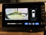 リバースギアに入れるだけで後方の表示へ切り替わります。夜間や雨の日の駐車も楽になりますよ。
