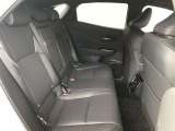 後席も寛ぎの空間が確保されています!何かと役立つAC100V/1500Wコンセントを車内に備えております!