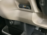 自社整備工場で点検整備をおこなってからお渡ししています。車検が残っている場合は『12ヶ月点検整備』を、車検整備付きの場合は『車検整備』をおこないます。整備費用は車両本体価格に含まれています。
