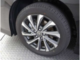 かっこいいホイールですね。 車のイメージを大きく左右するホイール部分はコダワリを持ちたいですね。