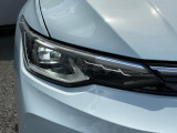 LEDマトリックスヘッドライト「IQ.LIGHT」。対向車や先行車を検知し、LEDを個別制御。まぶしさを抑えながら、夜間の視界をしっかり確保。