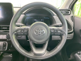 インテリアに合わせたデザインのステアリングは、運転される方のことも考え、運転しやすい形状、大きさです。是非一度、実際に触ってお確かめください。