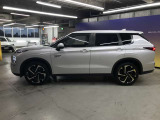 エンジンルーム、室内、クリーニング済みです。厳選したお車を屋内展示場にて展示中☆車両品質には自信がございます!ぜひ一度ご来店ください!!