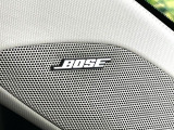【BOSEサウンドシステム】メーカーオプションの高品位サウンドシステムを搭載。専用のチューニングが施された大小様々なスピーカーから良質なサウンドが奏でられ、臨場感あふれる音響空間を演出します。