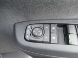 駐車時や狭い道でのすれ違い時に気を使うミラー。電動格納式ドアミラーはそんな時に便利です。