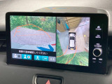 【マルチビューカメラシステム】専用のカメラにより、上から見下ろしたような視点で360度クルマの周囲を確認することができます☆死角部分も確認しやすく、狭い場所での切り返しや駐車もスムーズに行えます。