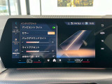 【ナビ純正】ワイドコントールディスプレイは、画面内に多数の情報を表示する事が可能です。センターコンソールiDriveコントローラー操作だけでなく、タッチパネルでの操作も可能となっております。