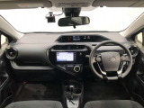 シンプルながら機能性あふれる運転席廻りです。視界性もよく、運転しやすいですよ。