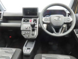 ぜひ展示車の運転席に座ってみてください。