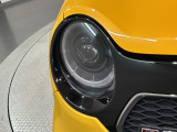 LEDヘッドライトは、点灯の瞬間から最大光量を発揮し、突然暗くなるトンネルなどでの安定感を高めます。