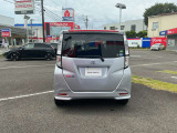 後退時でもセンサーが教えてくれるので便利です。