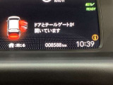 ETCもついています。高速道路の料金所の通過も楽々です。 カードの取り出しもしやすい場所についています。