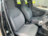 広々運転席シート