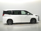 両側パワースライドドア付きだから、狭い駐車スペースなどでの 乗り降りラクラク!小さなお子さまのいるご家庭には嬉しい装備。