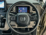 運転にかかわる様々な操作を安全に行えるように視点移動が少なく操作性に配慮されたスイッチ類が凝縮されたコクピットです。