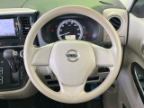 インテリアに合わせたデザインのステアリングは、運転される方のことも考え、運転しやすい形状、大きさです。是非一度、実際に触ってお確かめください。