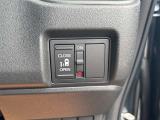 【両側スライド片側電動スライドドア】左右スライド式で、片側(主に左側)のみ電動で自動開閉する仕様。コストを抑えつつ歩道側の利便性を確保。予算重視のファミリー層や送迎需要にピッタリなバランスの設定です。