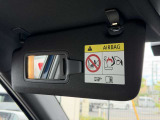 運転席・助手席共にミラー付きバイザー!