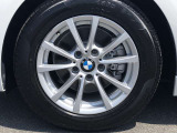 BMW純正16インチホイール。洗練されたデザインで、足元の個性を引き立てます。
