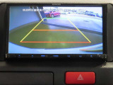 バックカメラが付いているので後方確認が非常にしやすいです。今や運転初心者も熟練者も必須装備!ついていて損はないですね♪