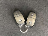 スマートキー2本付き!キーをポケットやカバンに入れておくだけでドアの施錠・開錠やエンジンスタートの操作が簡単です!