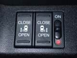 運転席からもスライドドアを楽々操作でスピーディーに!またスマートキーでも開閉できるので便利です。