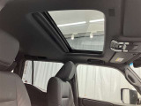 ルーフ付きのお車になります。