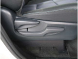 【シートアジャスター】上下調整できるシートアジャスター!運転手にあったドライバーズポジションができますね。