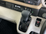 発進時から滑らかに加速する無段階変速のCVTはストップ&ゴーの多い街の中も快適です