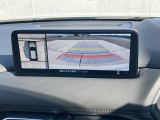 狭い場所での駐車やすれ違いなどでより的確な運転操作に役立つ360&deg;ビューモニターが装備されています。