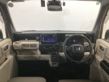 【前方視界】開放的な前方視界!運転がしやすく疲れにくいです♪窓が大きく、見通しがとっても良いおクルマですよ♪
