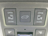 【パワーバックドア】スマートキーや運転席のボタンを押すだけでリアゲートが自動で開閉します!荷物を持っている時や、高い位置にあるバックドアを閉める際に便利な機能です♪