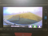 【バックカメラ】運転が苦手な方も車庫入れラクラクです!ギアをリバースに入れれば自動的に切り換わりますので、面倒な操作は不要です♪狭い駐車場もお車を傷つけず安心ですね!