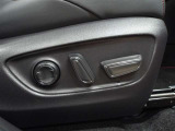 運転席はパワーシートなのでお好みのドライビングポジションに調整可能です♪