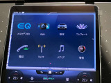 新しくなったセンターコンソールはスマートフォンを操作するような感覚でナビから車両の設定までが可能です。
