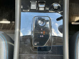 電制シフトは、手首を軽く動かすだけで操作できる、まったく新しい操作感です。