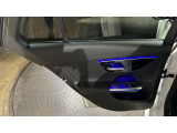 ドアハンドルには握りやすいグリップ形状が採用されています。万一の事故の際など、車内に残された乗員を救出する為、外部からドアを開けやすいようになっています。